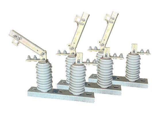 Electrical S&C Loadbuster Disconnect Switch Porcelain High Voltage Disconnect Switch Applied To Renewable Energy System